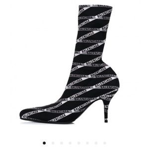NWT 💯 Authentic Balenciaga Logo Boots